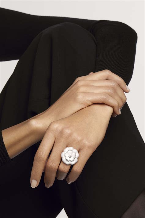 bague chanel ceramique|bague chanel pub.